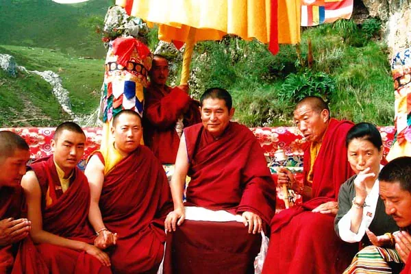 Imagen de Drikung Chungtsang Rinpoche en Kham (2005)